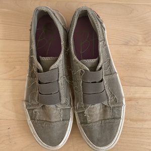 Blowfish flat canvas slip on distressed sneakers